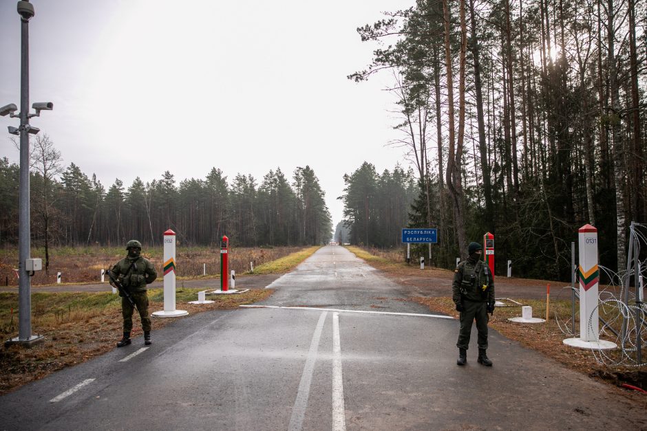 Pasieniečiai apgręžė 4 migrantus, daugiau įtampos – Baltarusijos pasienyje su Latvija