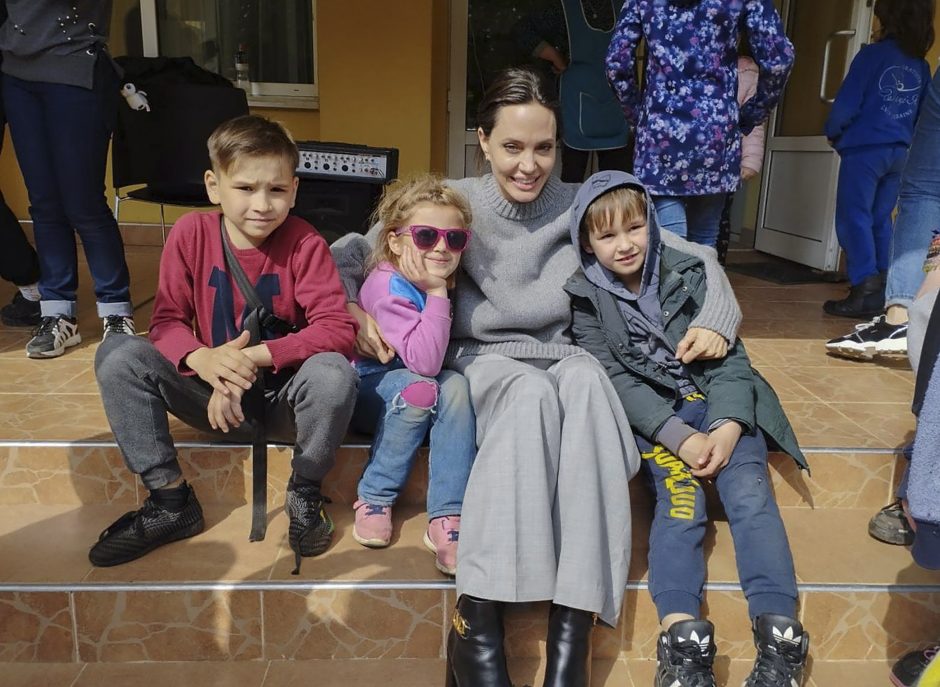 Holivudo žvaigždė A. Jolie nustebino atvykusi į Ukrainą