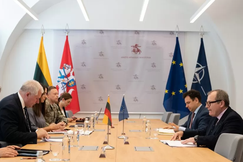 KAM vadovybė su Europos gynybos agentūros vadovu aptarė Lietuvos gynybos investicijas