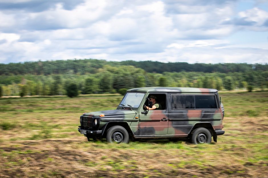 Kariuomenė pirko naudotų visureigių iš Nyderlandų: dabar ypač reikalingi patruliuoti pasienyje