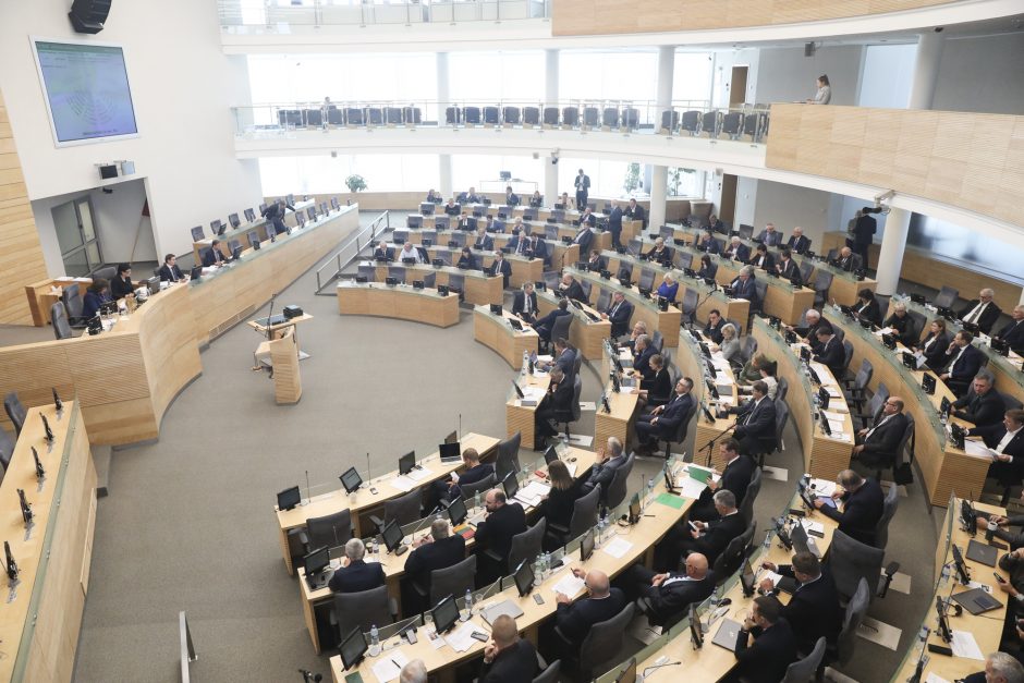 Valdantieji siekia referendumu sumažinti Seimo narių skaičių