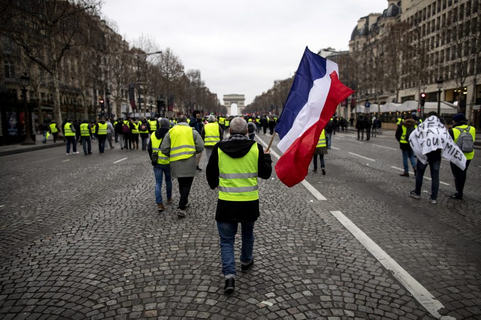 Prancūzija žada griežtą atsaką į naujus „geltonųjų liemenių“ protestus