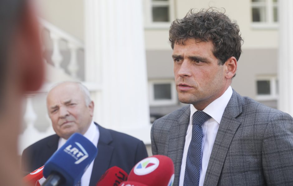 R. Žemaitaitis: į gynybos ministro postą pateikiau dvi kandidatūras