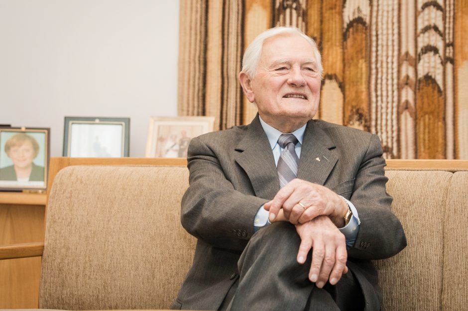 Prezidentas V. Adamkus mini 94-ąjį gimtadienį