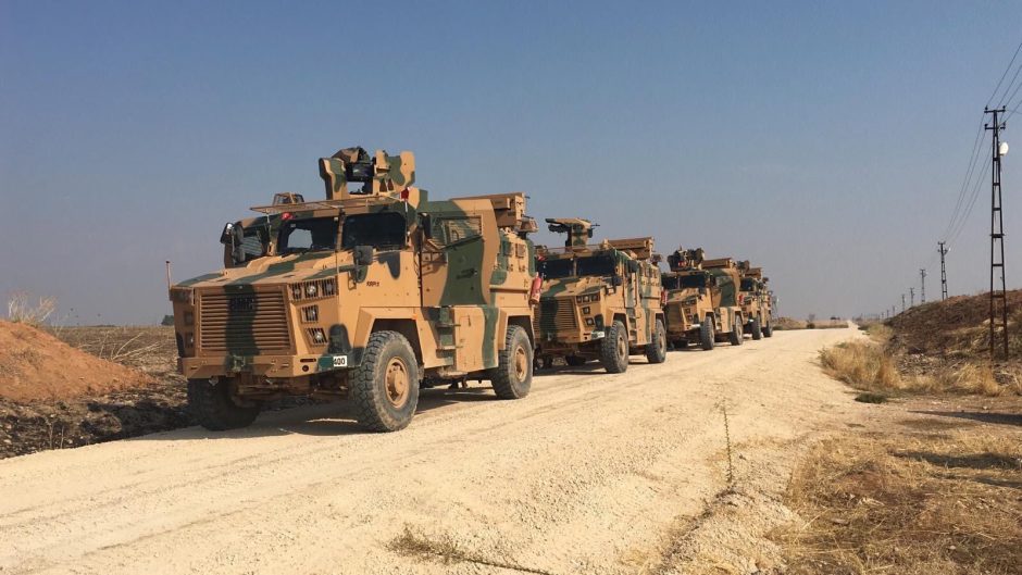 Turkija ir Rusija pradėjo bendrą patruliavimą Šiaurės Sirijoje