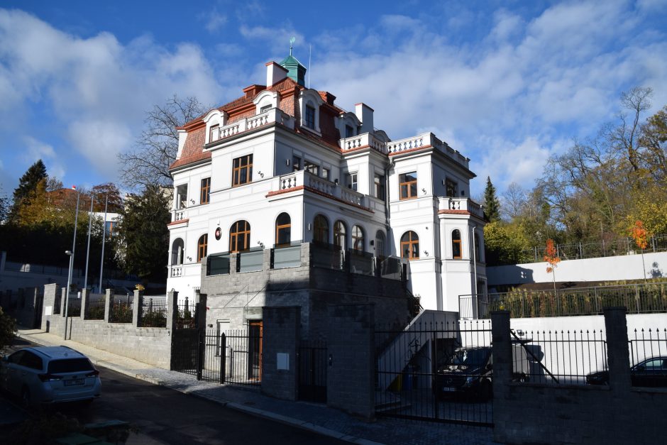 Atidaryta rekonstruota Lietuvos ambasada Čekijos sostinėje