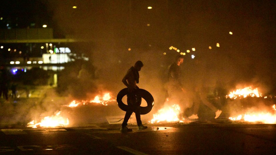 Švedijoje kilo riaušės: protestuotojai sukilo prieš Korano sudeginimą