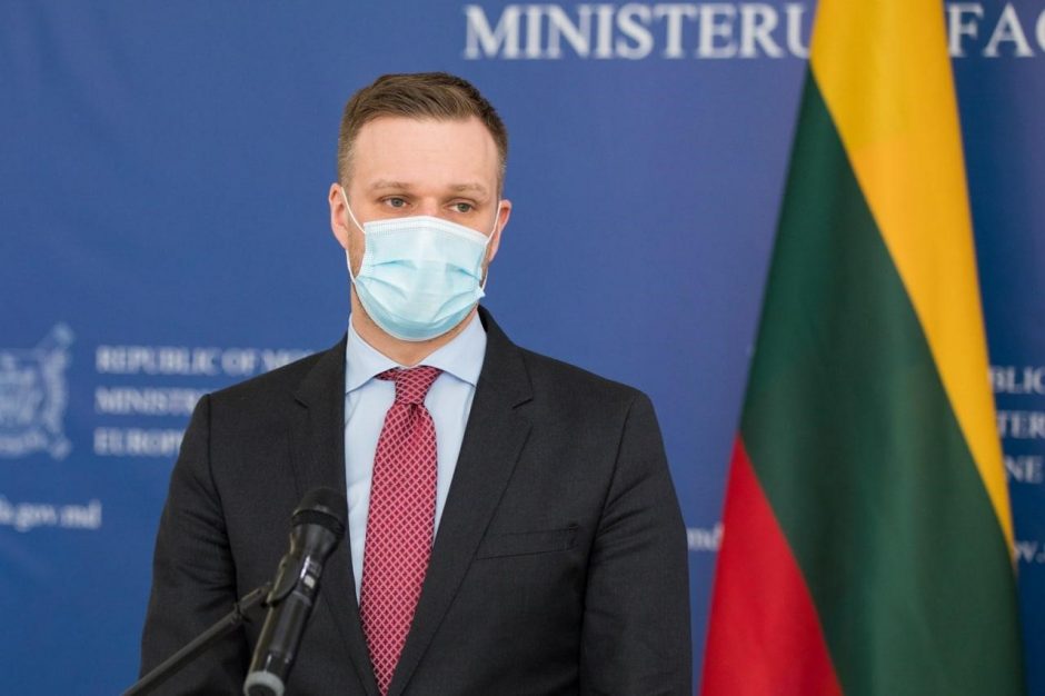 Solidarizuodamasi su čekais Lietuva išsiunčia du rusų diplomatus