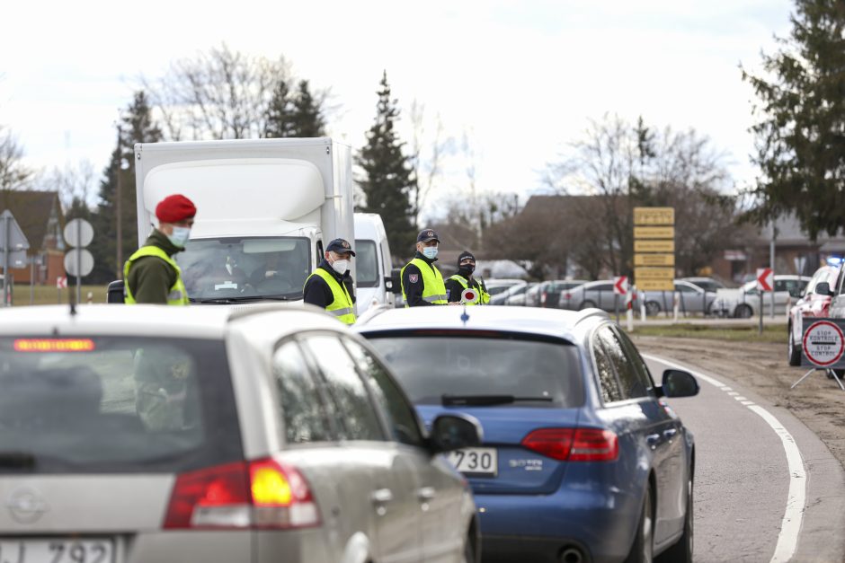 Savaitgalį norinčiųjų prasmukti pro postus netrūko: policija surašė per 80 protokolų