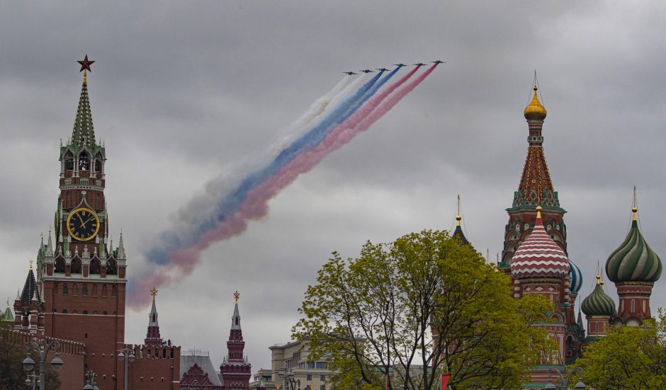 Maskvoje – Pergalės paradas: V. Putinas sako „tvirtai“ ginsiąs Rusijos interesus