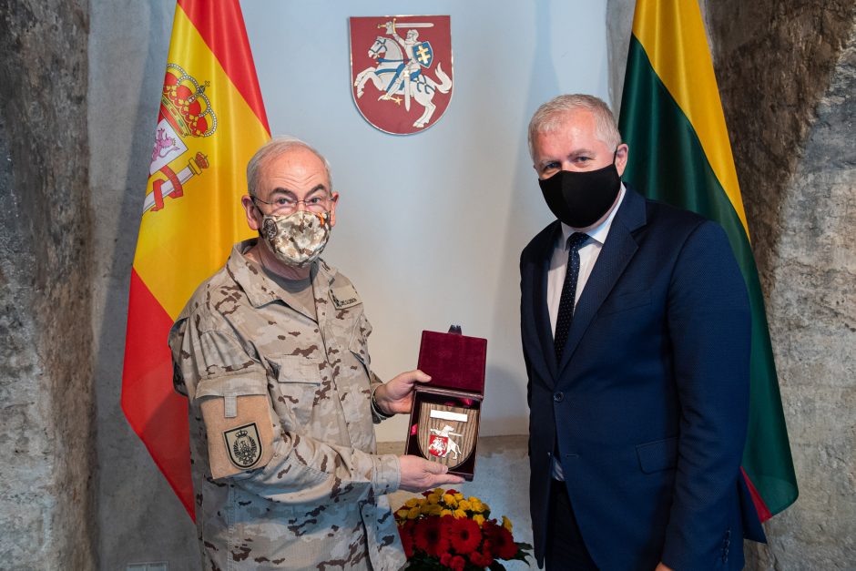Lietuvos gynybos vadovai padėkojo Ispanijos kariuomenės vadui už paramą