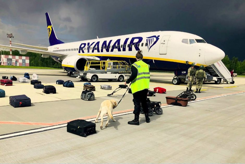 Oro uostai nekomentuoja, ar gavo grasinimą dėl bombos „Ryanair“ lėktuve