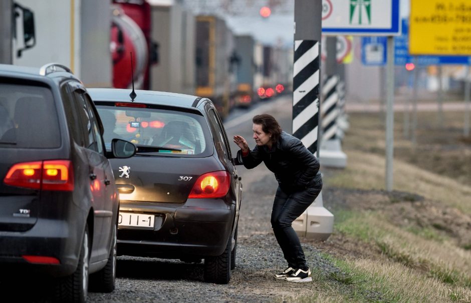 Baltarusiams valdžia žada įvesti rinkliavą už išvykimą iš šalies