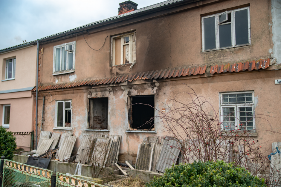 Klaipėdoje degė gyvenamasis namas, liepsnose žuvo vyras