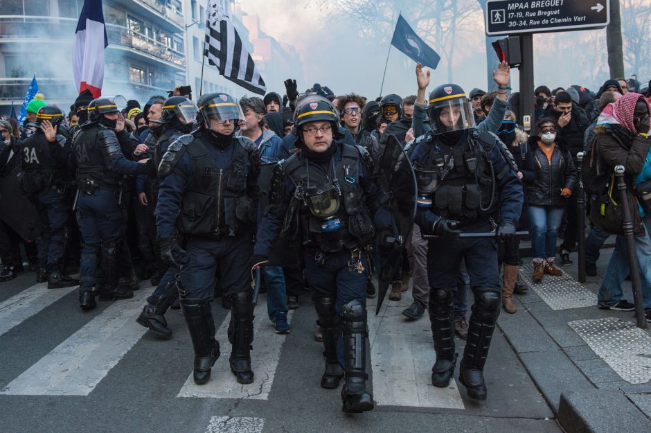 Prancūzai nerimsta: Paryžiuje – nauji protestai prieš E. Macroną