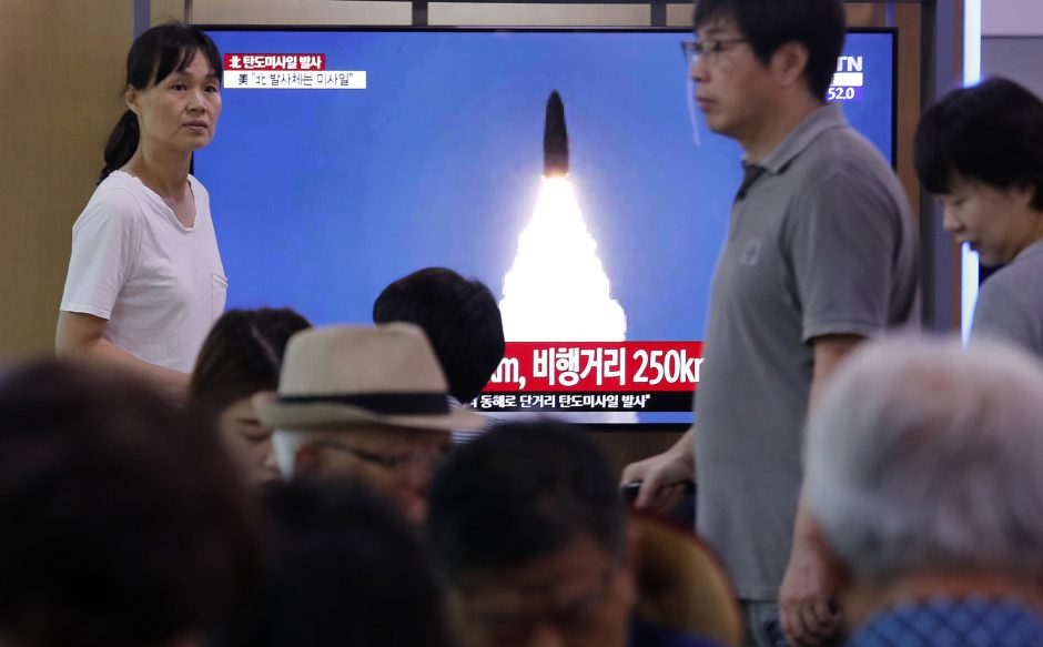 Šiaurės Korėja gąsdina pasaulį: vėl paleido dvi balistines raketas