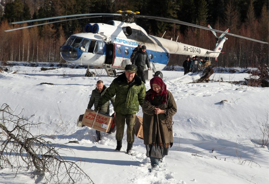 Nelaimė Sibire: kildamas sraigtasparnis pateko į sniego sūkurį ir nukrito