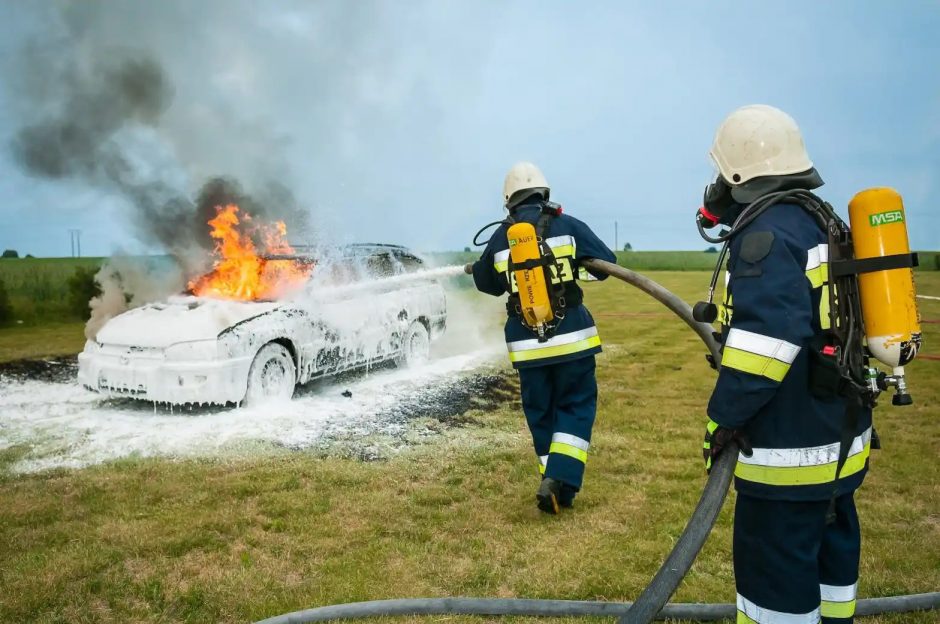 Elektromobiliai ir gaisrai: lazda – perlenkta?