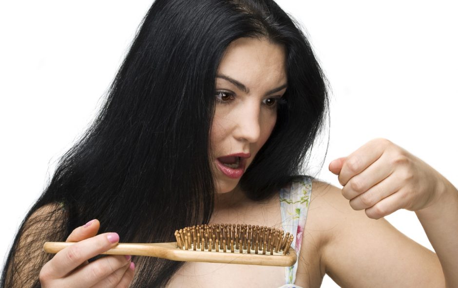 Slenkantys plaukai – ligų, streso ar prastų įpročių rodiklis