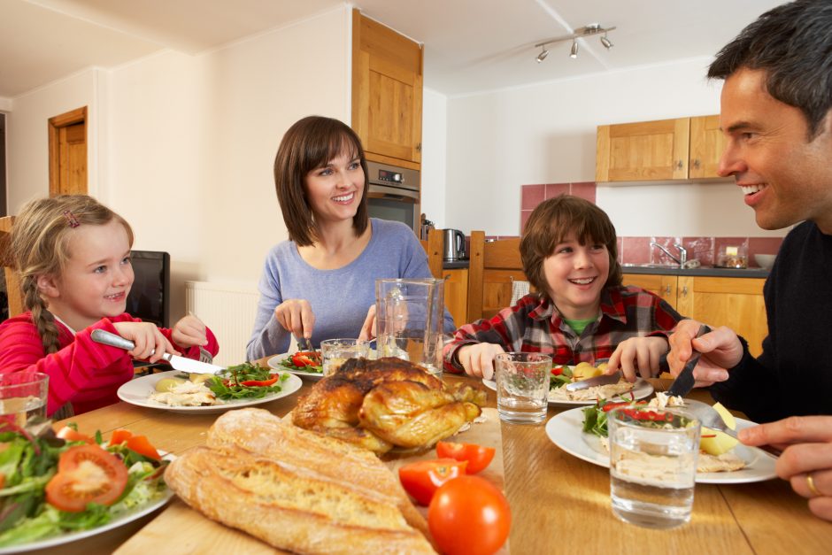 Keletas patarimų, kaip šeimoje įvesti sveikesnės mitybos įpročius 