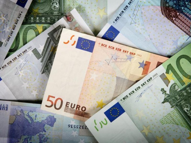 Lietuva dešimčiai metų pasiskolino 650 mln. eurų