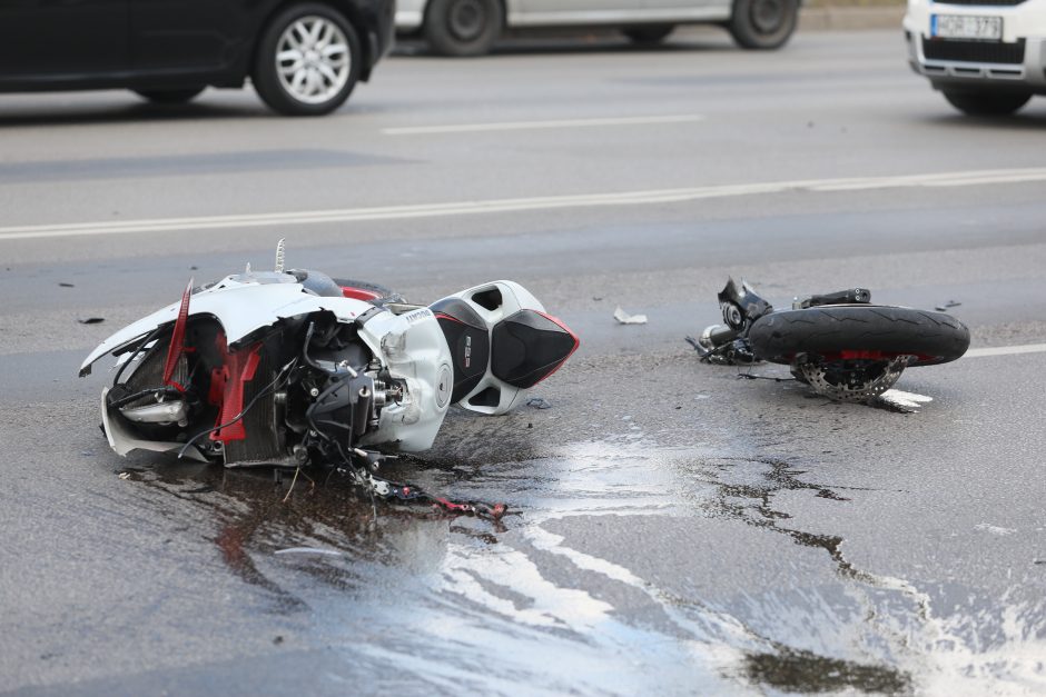 Avarija Vilniaus rajone: sužeistas 61-erių motociklininkas
