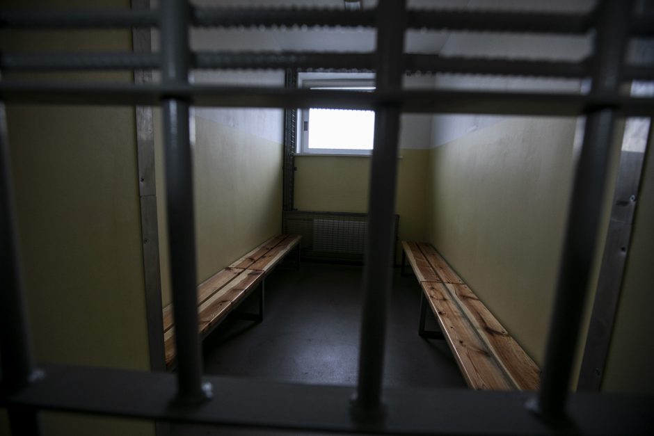 Reiškia nerimą dėl kalinių elgesio su pareigūnėmis: joms – ir seksualinio pobūdžio priekabės
