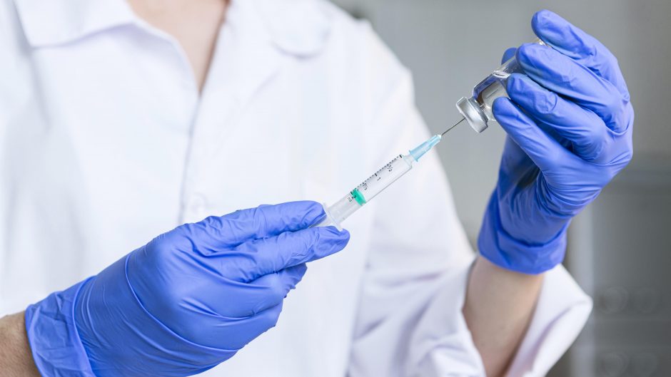 ES planuoja centralizuotai pirkti vakcinas nuo beždžionių raupų