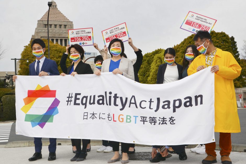 Tokijas nuo lapkričio pripažins tos pačios lyties asmenų partnerystes