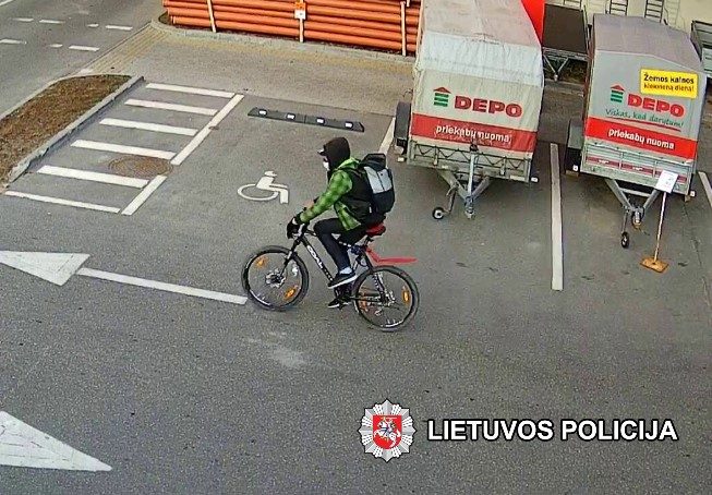 Vilniaus policija prašo padėti surasti dviračio vagį: gal atpažįstate?