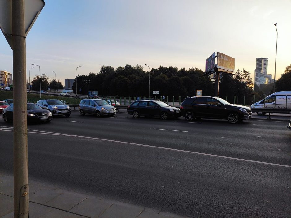 Antradienio rytą Vilniuje susidūrė trys automobiliai