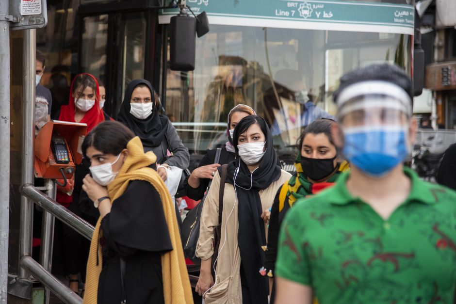 Irane COVID-19 epidemijos aukų skaičius viršijo 15 tūkst.