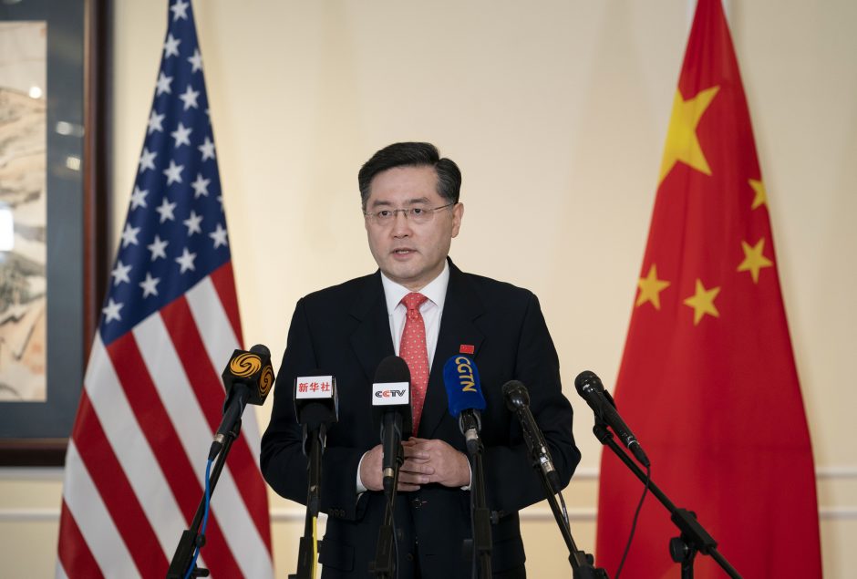 Kinija ambasadoriumi Vašingtone paskyrė kovingo būdo diplomatą Qin Gangą