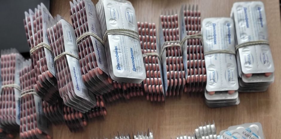 Žuvies krovinį gabenęs Rusijos pilietis bandė prasmukti su kontrabandiniais vaistais