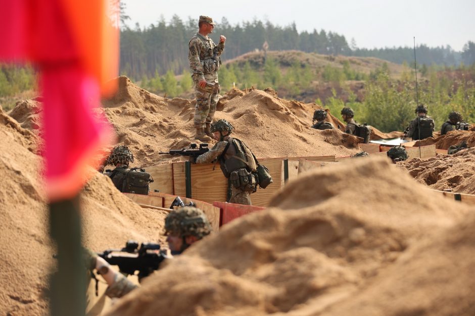 Lietuvos ir JAV rotacinių pajėgų kariai dalyvavo bendrose inžinerinių kliūčių įveikimo pratybose