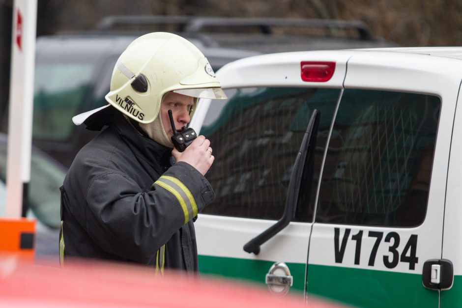 Nelaimė Vilniuje: dega mūriniai sandėliukai