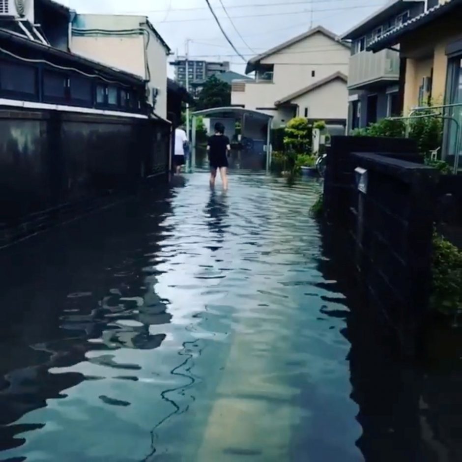 Dėl potvynių ir nuošliaužų grėsmės Japonijoje evakuoti tūkstančiai žmonių