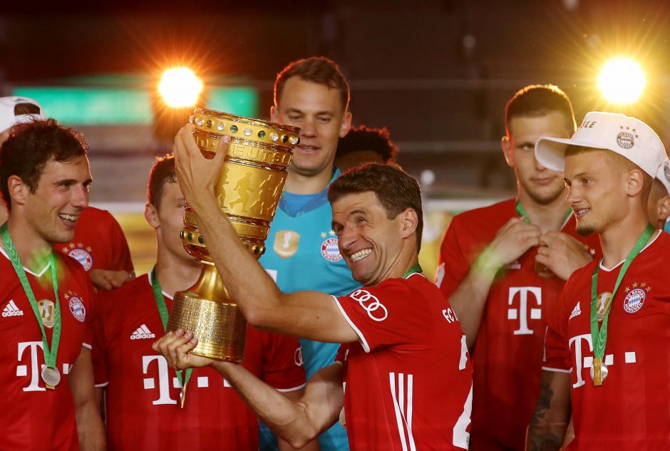 „Bayern“ didina trofėjų kraitį: įtikinamu pasirodymu nuskynė šalies taurę