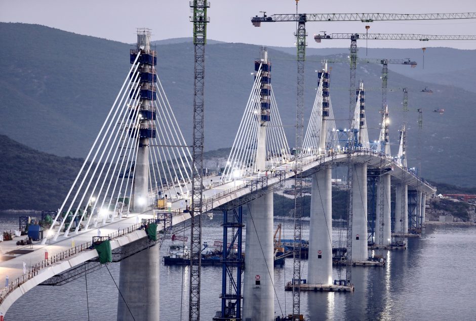 Kroatijoje baigtas svarbus Pelešaco tilto statybos etapas