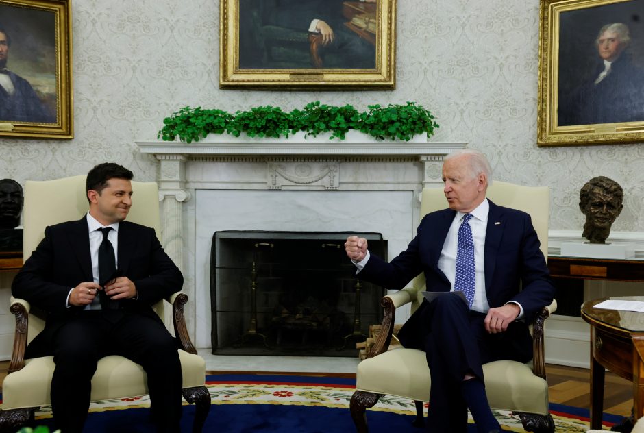 V. Zelenskis prašys J. Bideno pagalbos konfrontacijoje su Rusija
