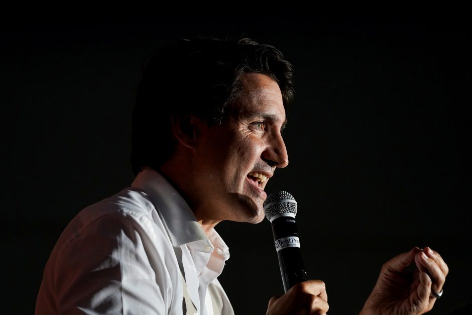 J. Trudeau ateitis pastatyta ant kortos kanadiečiams pradėjus balsavimą rinkimuose