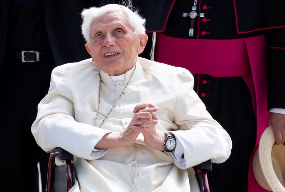 Benediktas XVI pripažįsta, kad pateikė „neteisingą“ informaciją tyrimui dėl išnaudojimo