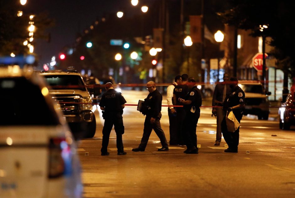 Čikagoje per laidotuves įsiplieskus šaudynėms nukentėjo 14 žmonių