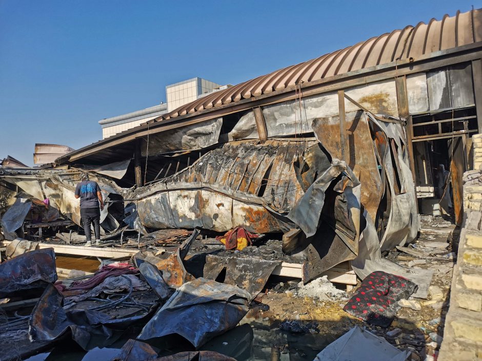 Irake per gaisrą ligoninės COVID-19 skyriuje žuvusių žmonių skaičius padidėjo iki 64