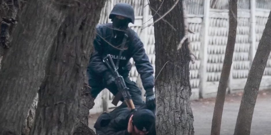 Kazachstane tęsiasi kruvini valymai: vyrai semiami iš gatvių su į galvas nutaikytais šautuvais