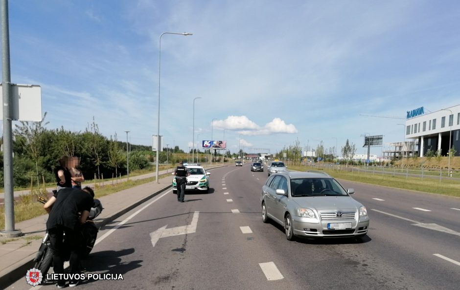 Vilniaus policija ieško avarijos, kurioje nukentėjo motociklininkas, liudininkų