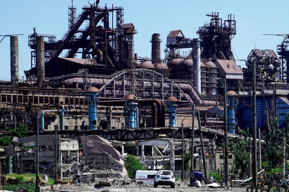 Mariupolyje  – riaušės: žmonės nenori eiti į kasyklas užminuotoje „Azovstal“ gamykloje