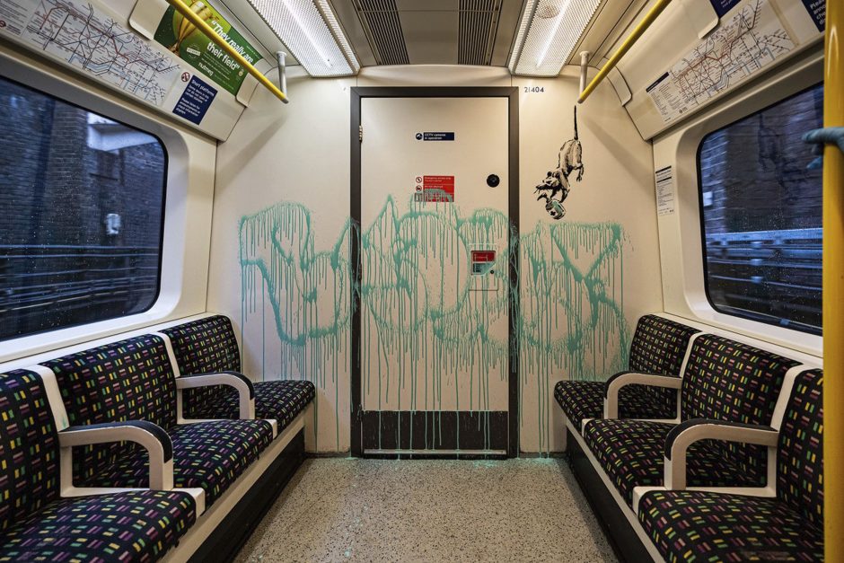 Londono traukinyje atsiradęs Banksy grafitis koronaviruso tema pašalintas