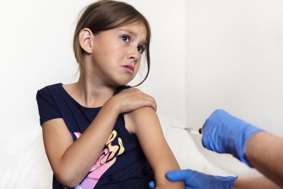 Vaikų vakcinacija nuo COVID-19: skiepys kitokia vakcina nei suaugusiuosius