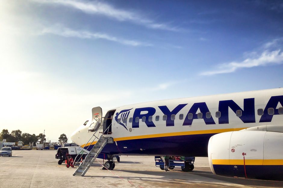 „Ryanair“ prognozuoja, kad bendrovės skrydžių keleivių skaičius šiemet sumažės perpus